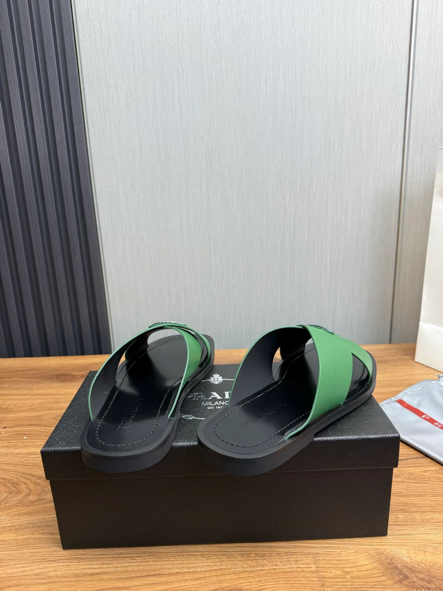 Factory price 340💰 ＰＲＡＤＡPrada - popular men's slippers hot sale 🔥 🩴Official website one to one production 38-45 sizes 45 46 🉑️Customized!